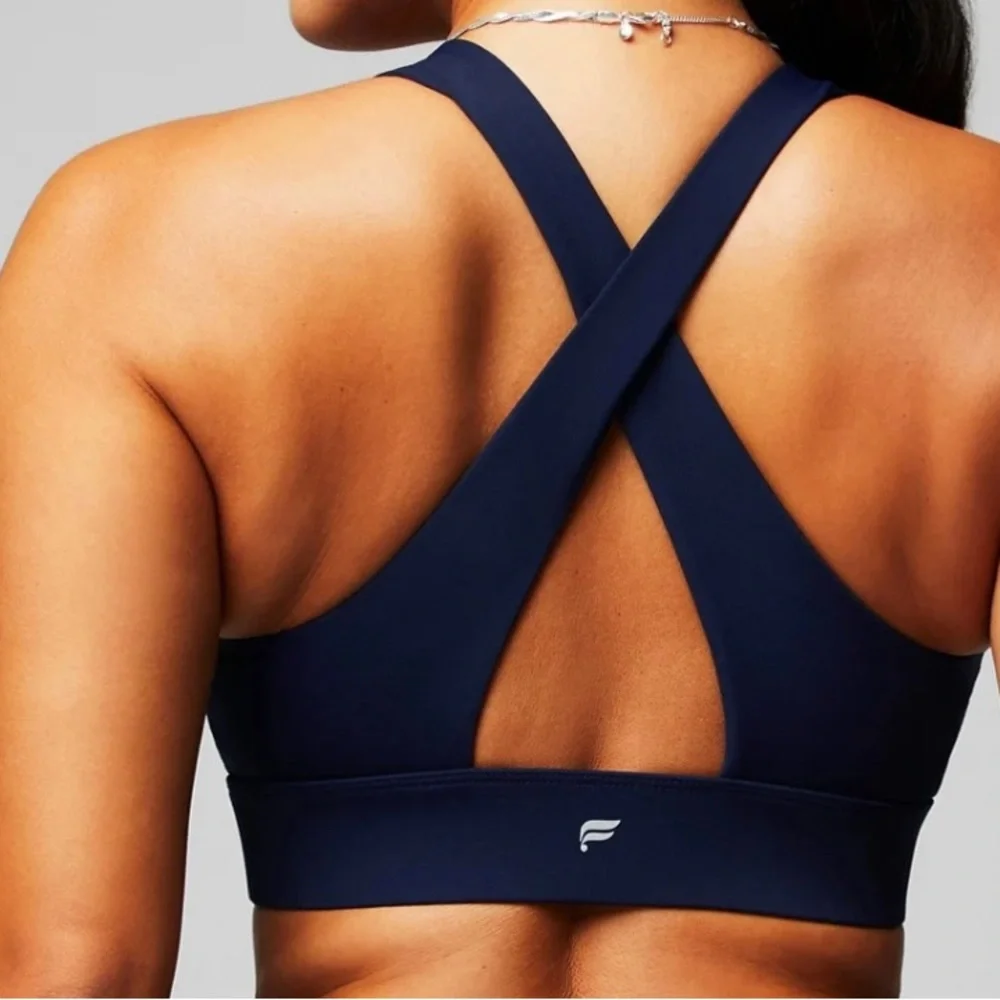 Fabletics Oasis Twist Sports Bra in White - Picture 6 of 8